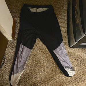 Black with grey leggings it too big for me